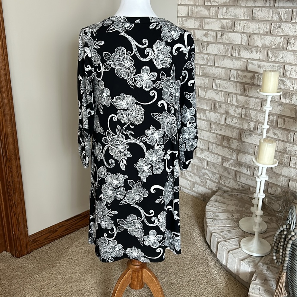 Dress - Picture 2 of 6